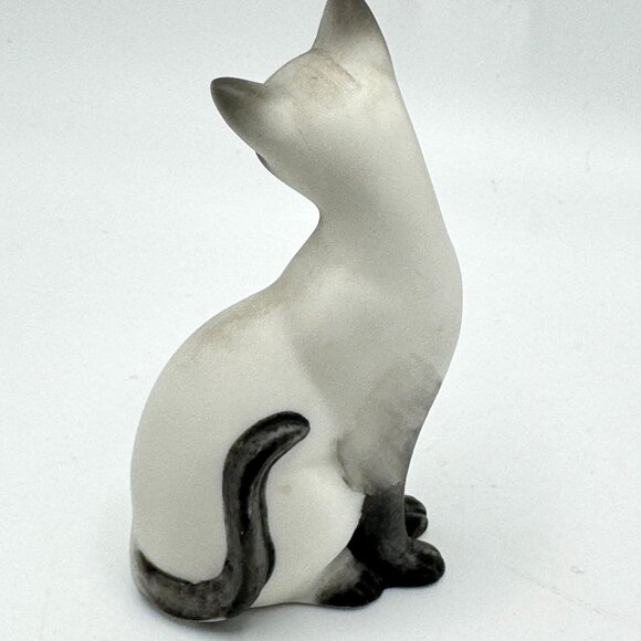 1984 Avon Porcelain Siamese Gray WhitebCat Figurine Vtg 3.25" x 1.5" - Picture 5 of 7